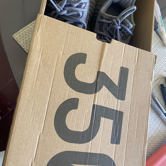 Yeezy Boost - Picture 4 of 5